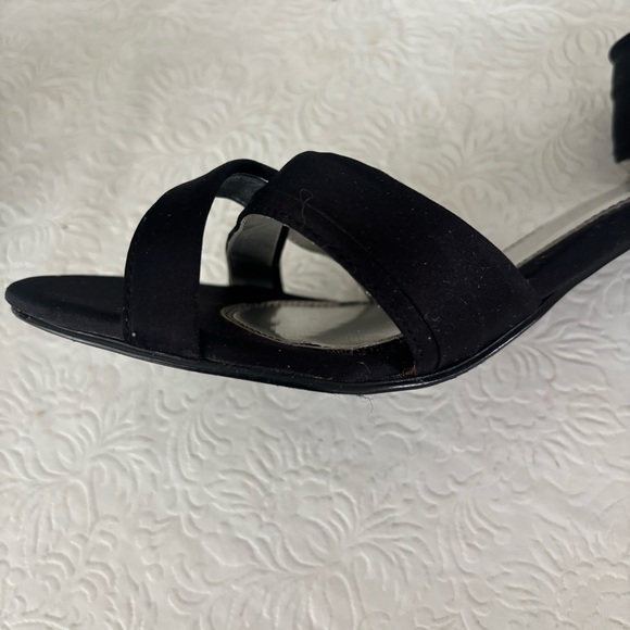 Fioni Elegant Black Satin Heels with Bow Accent/Silver Heels, Size 9 - Picture 6 of 14